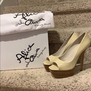 Never Worn Alice + Olivia Laird Heels